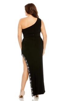 Mac Duggal Long Plus-Size Formal Dress 76992
