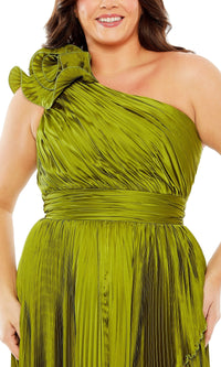Mac Duggal Long Plus-Size Formal Dress 77003