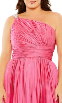 Mac Duggal Long Plus-Size Formal Dress 77005