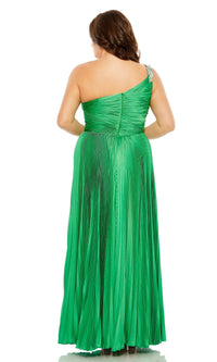 Mac Duggal Long Plus-Size Formal Dress 77005