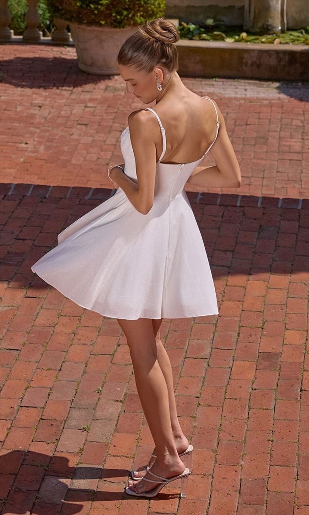 Amoris Short Off-White Party Dress T103W