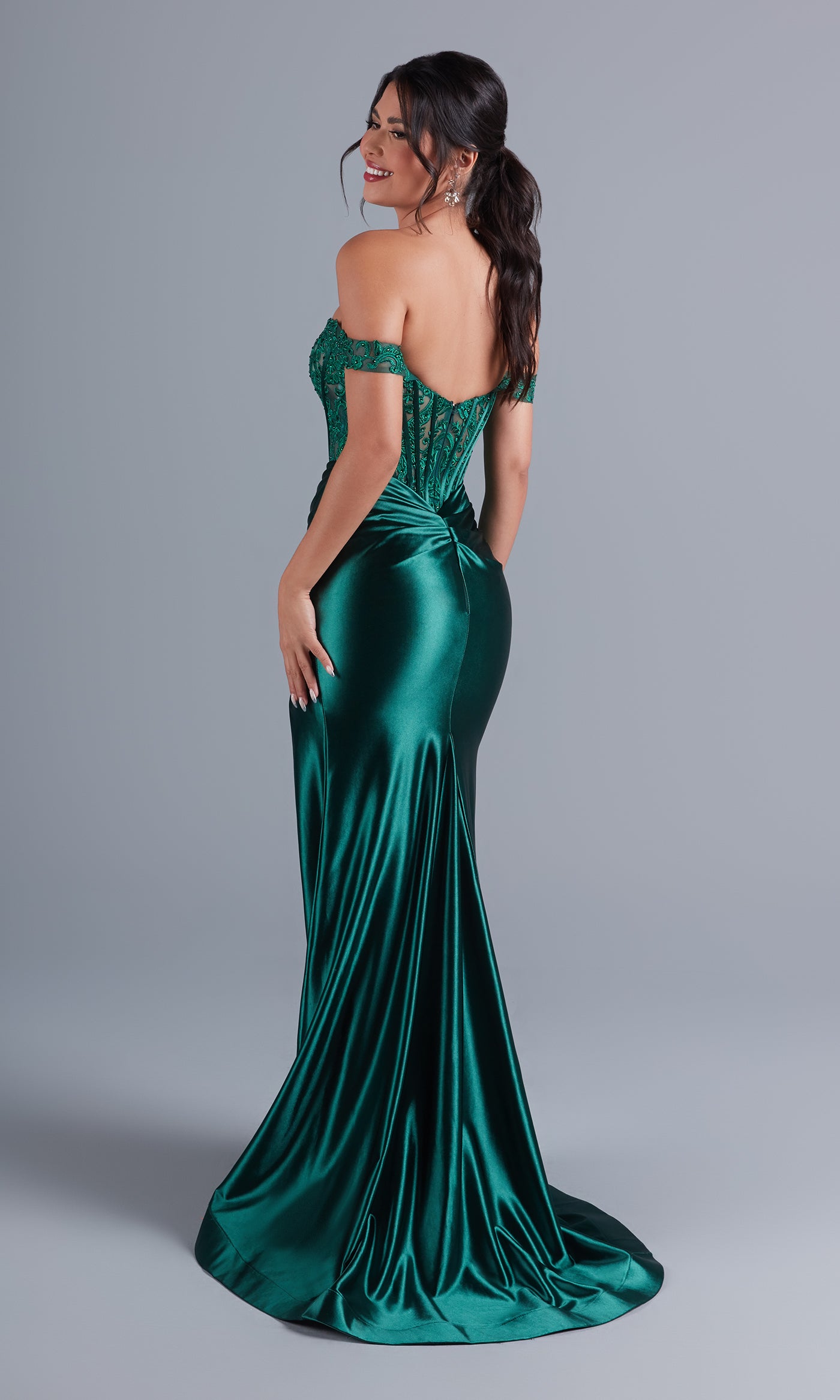  Off-Shoulder Emerald Green Long Prom Dress